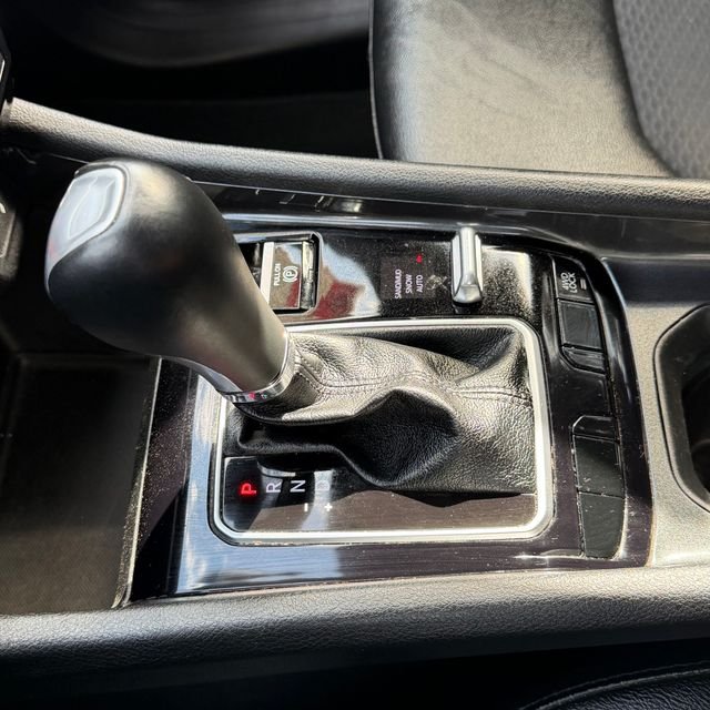Used 2024 White Jeep Latitude image 24