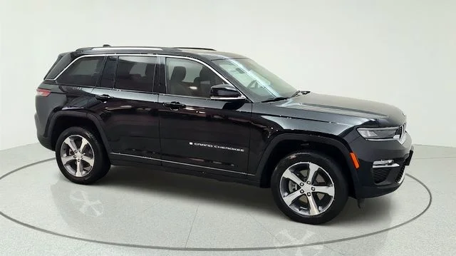 Used 2023 Black Jeep 4xe image 27