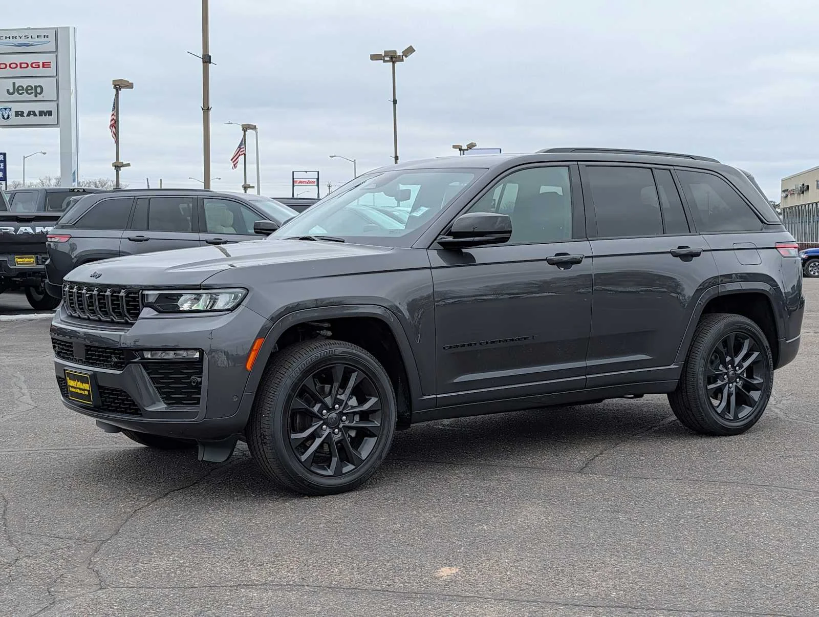New 2026 Baltic Gray Metallic Clear-Coat Exterior Paint Jeep Limited Reserve image 3