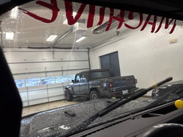 Used 2021 Granite Crystal Metallic Clearcoat Jeep Willys image 24