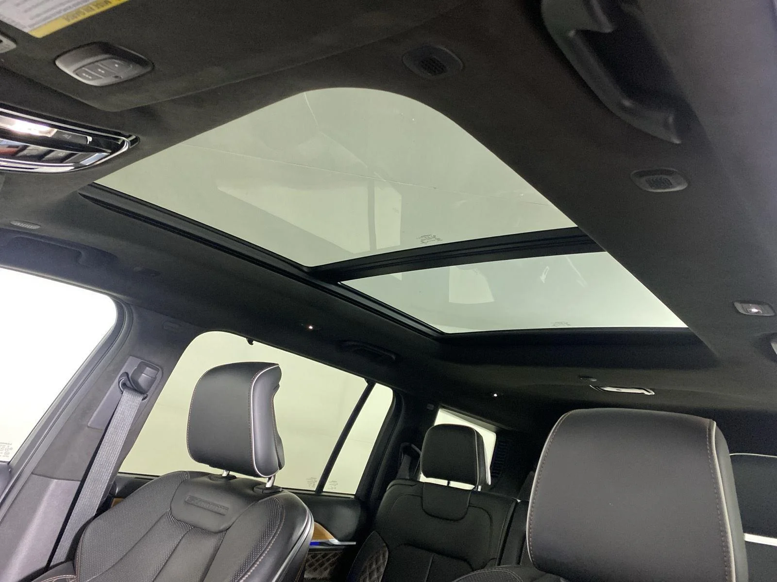 Used 2022 Bright White Clearcoat Jeep Summit Reserve image 24