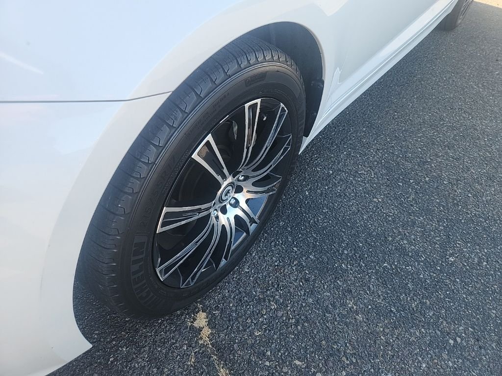 Used 2015 Snow White Pearl Kia EX image 8