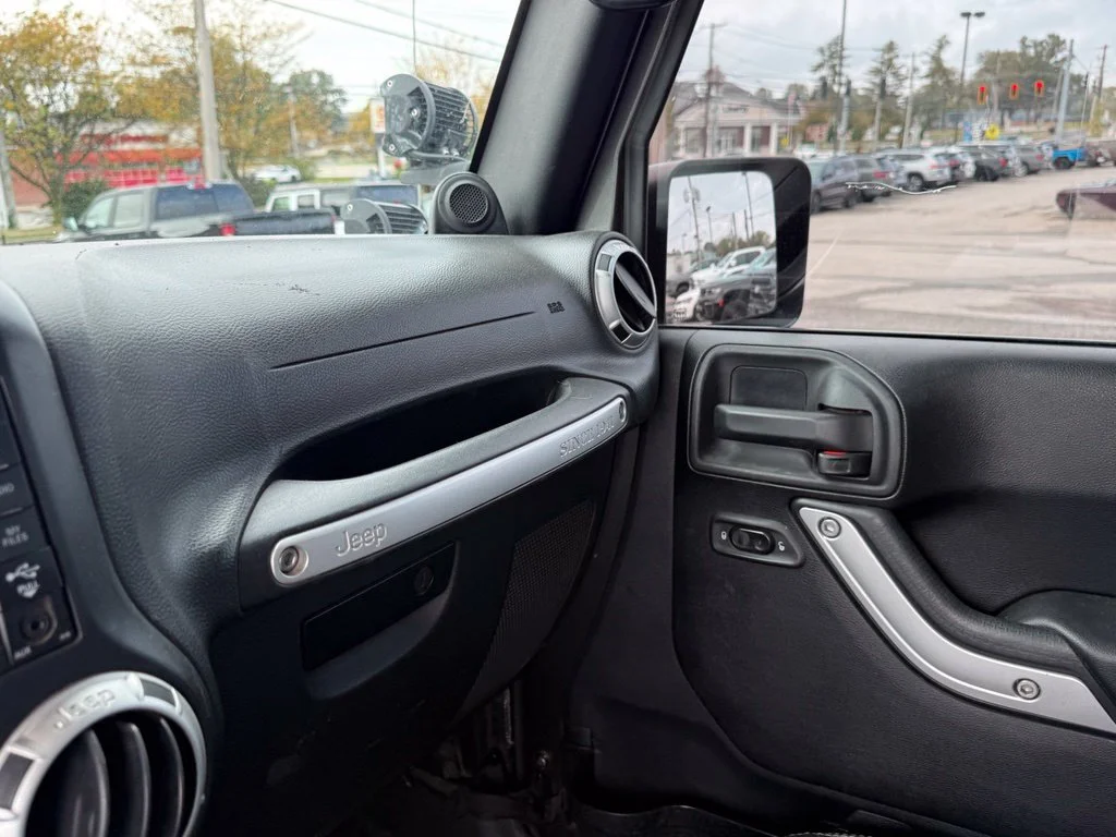 Used 2014 Gray Jeep Unlimited Sahara image 20