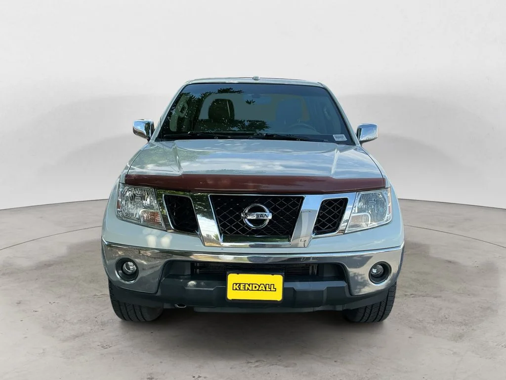Used 2013 White Nissan SL image 2