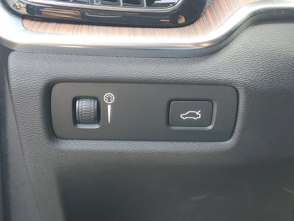 Used 2020  Volvo T5 image 22