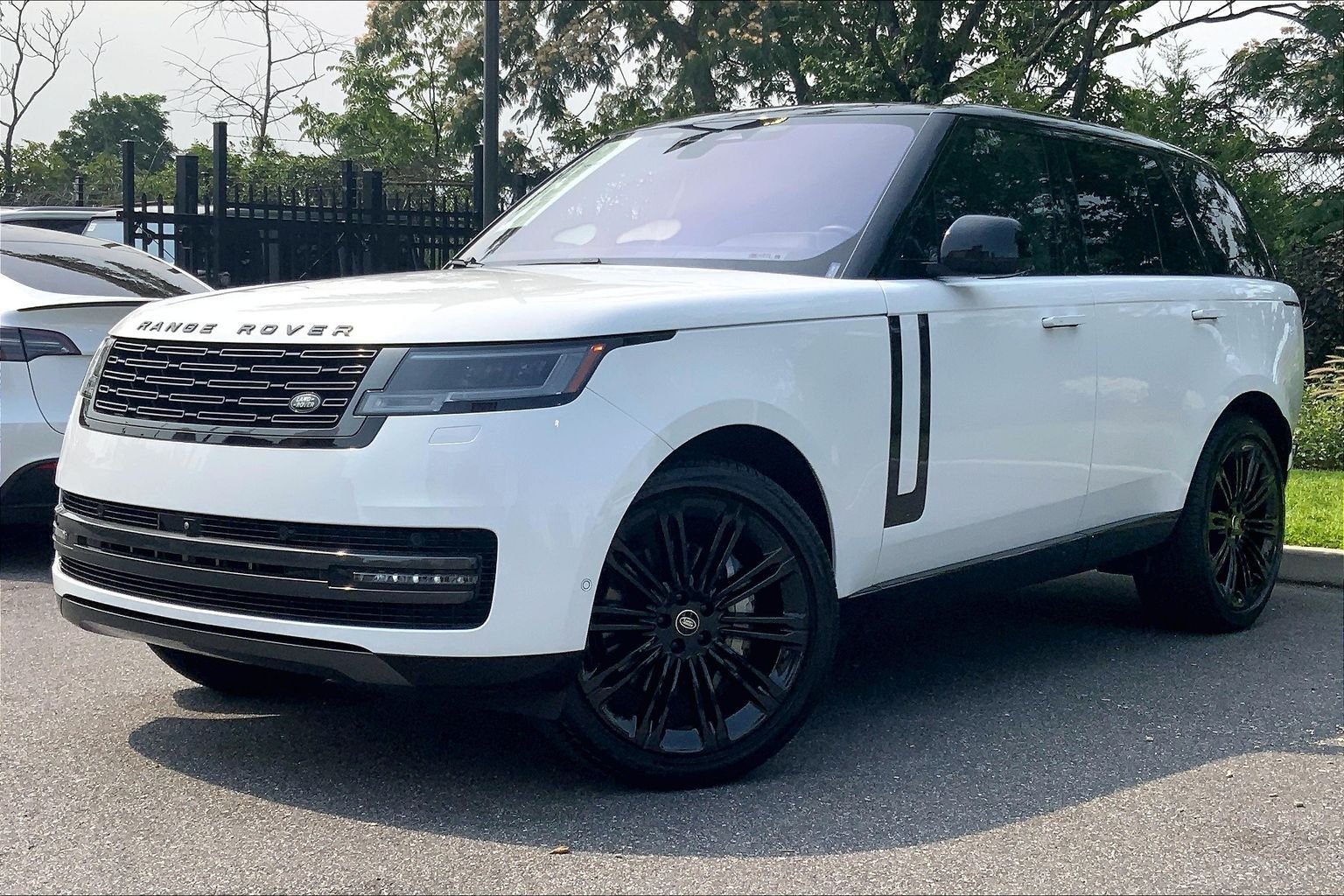 2023 Land Rover Range Rover SE AWD photo