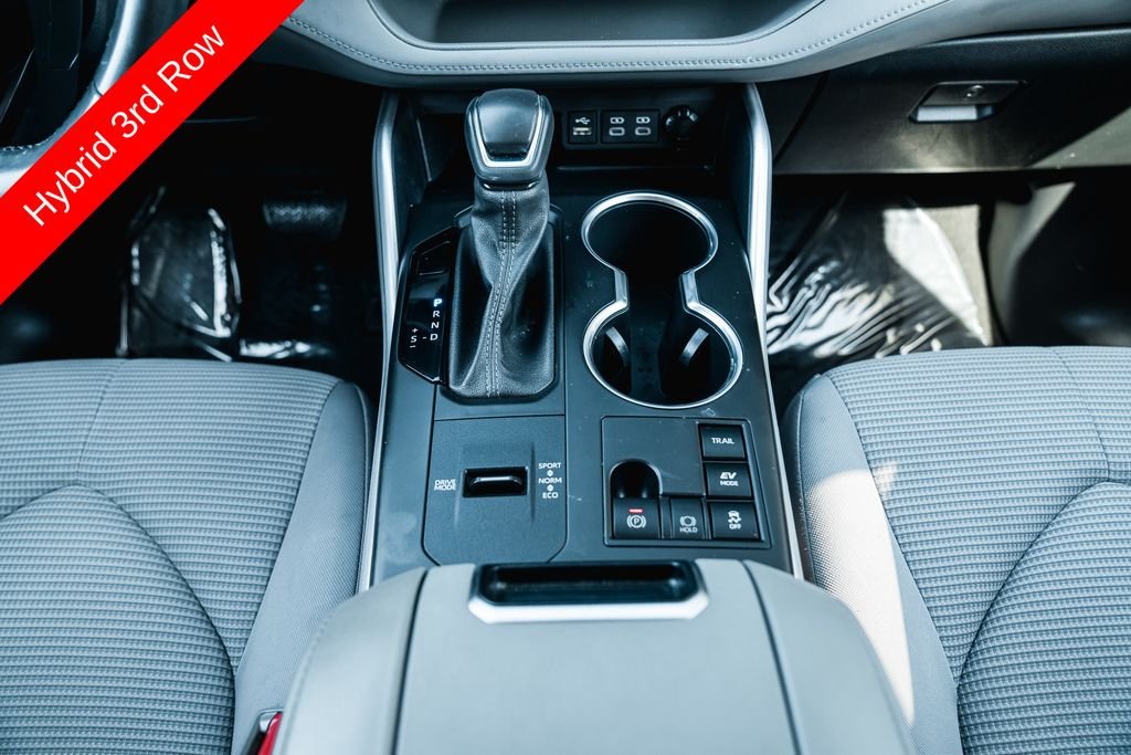 Used 2023 Wind Chill Pearl Toyota LE image 23