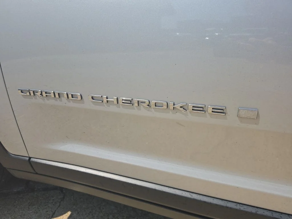 Used 2024 Silver Jeep Limited image 16