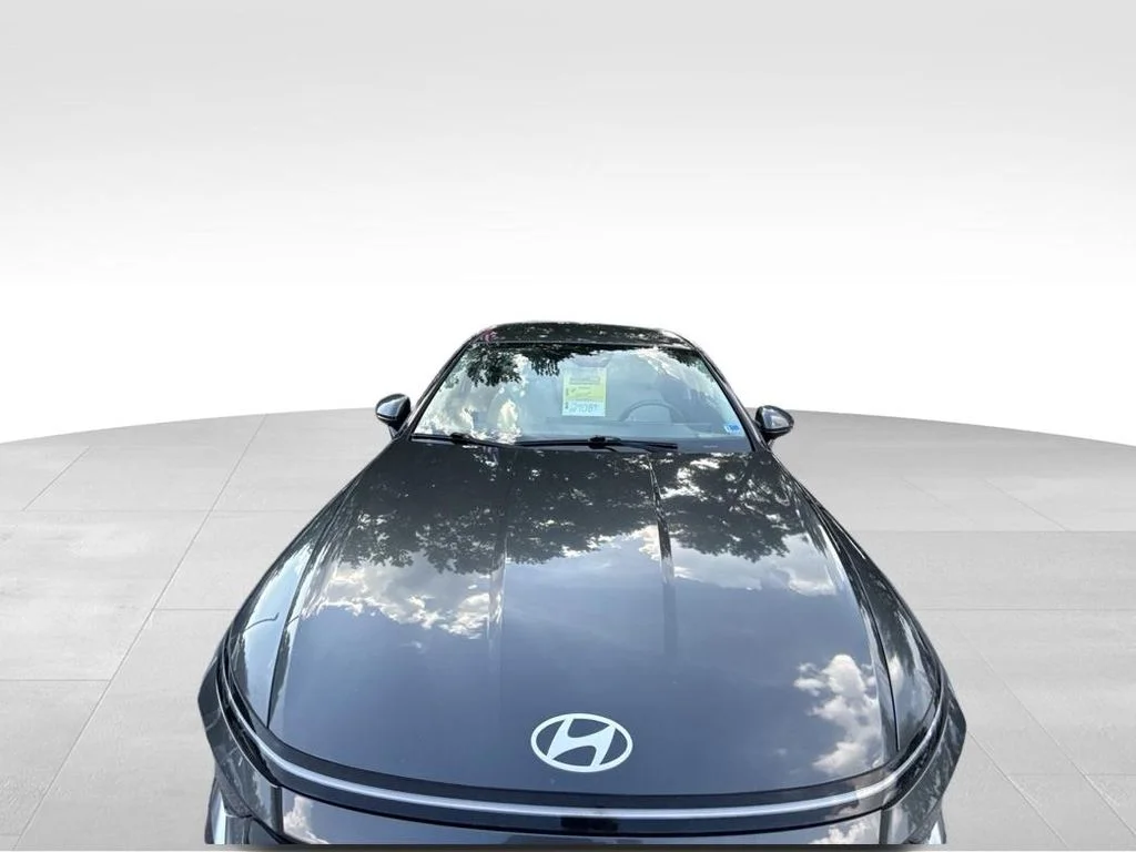 Used 2025 Gray Hyundai SEL image 11