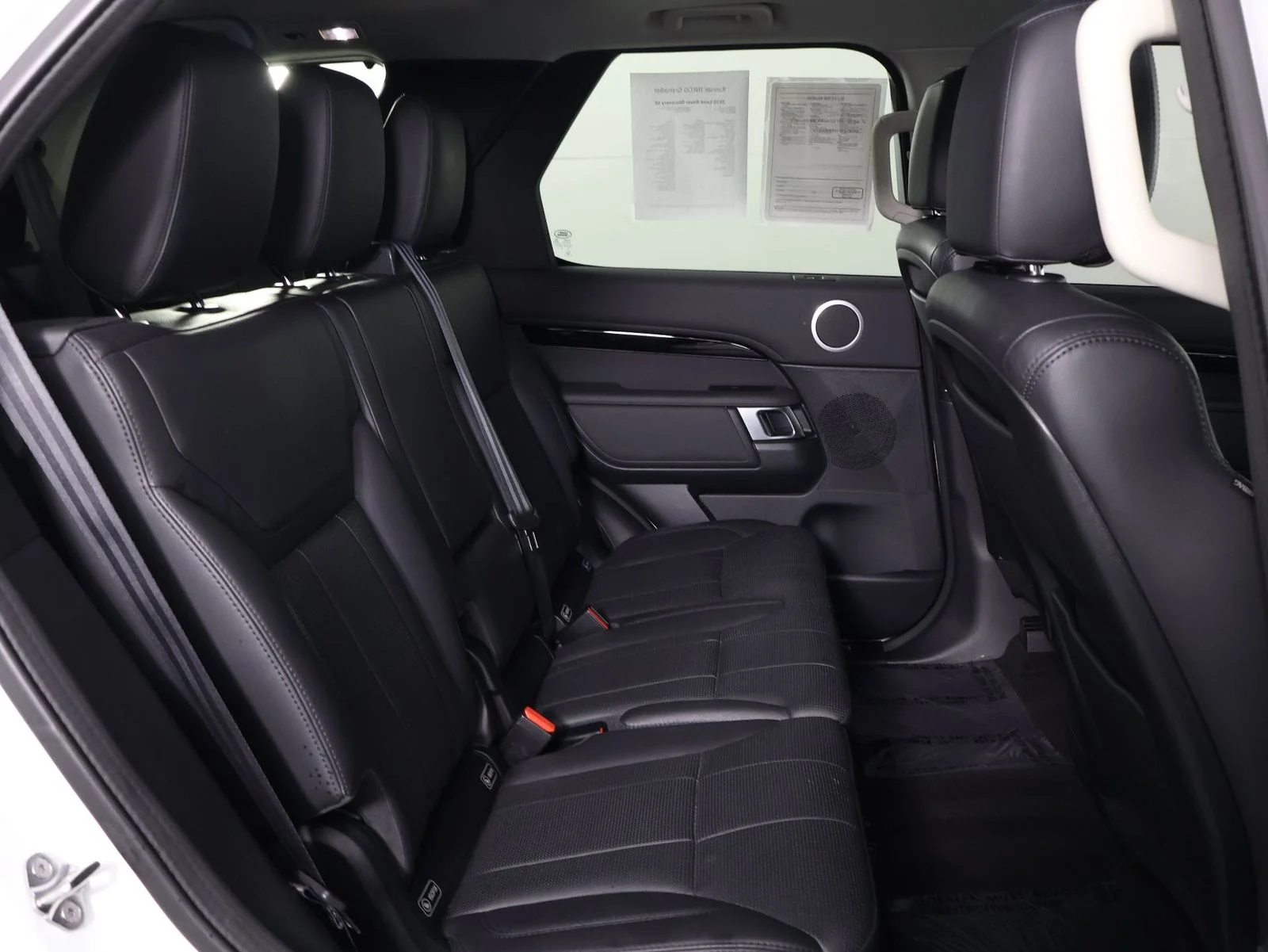 Used 2020 Fuji White Land Rover SE image 29