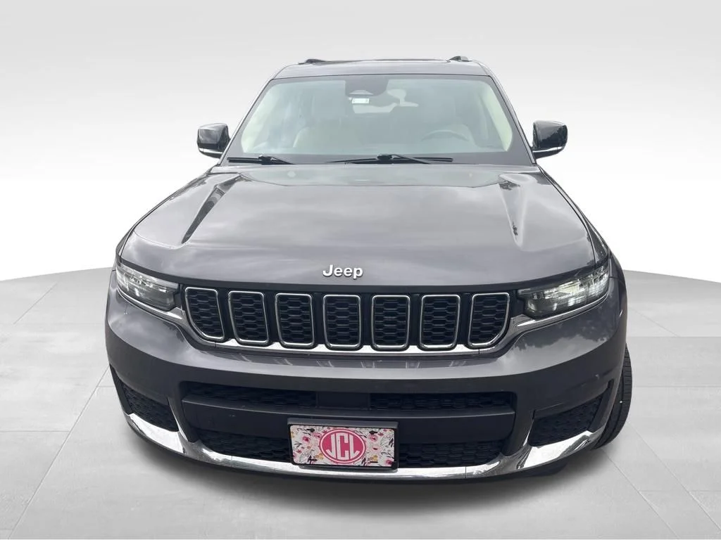 Used 2022 Gray Jeep Limited image 4