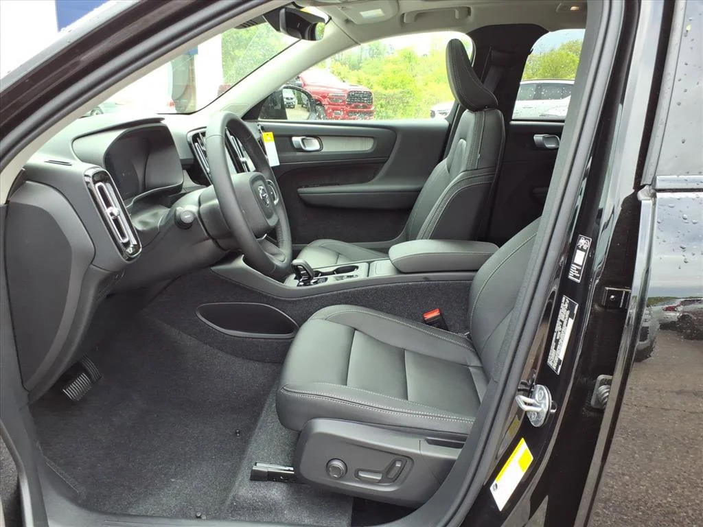 New 2026 Onyx Black Volvo Core image 11