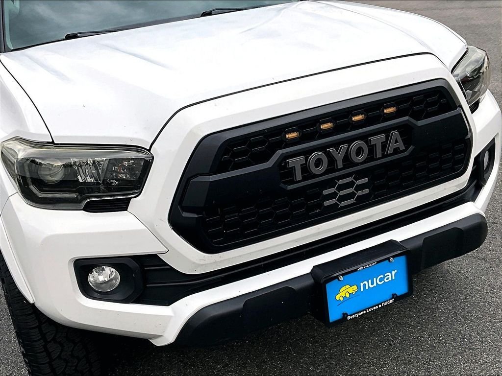 Used 2019 Super White Toyota SR5 image 30