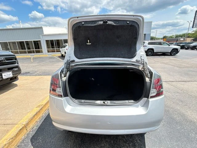 Used 2012 Silver Nissan 2.0 SR image 8