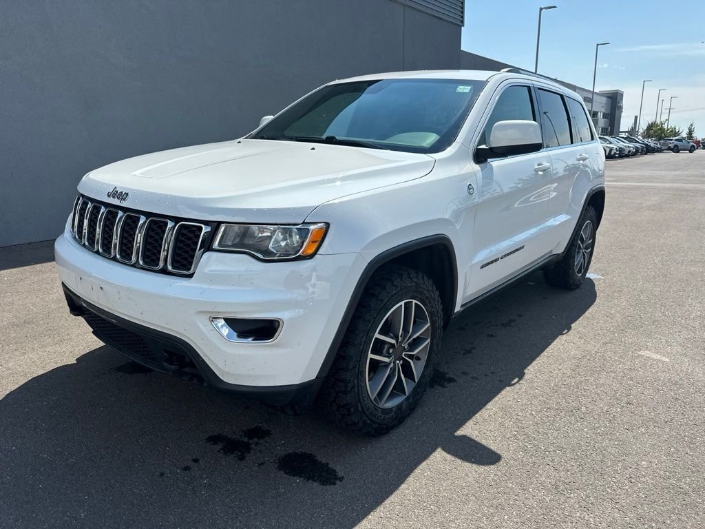 Used 2020 White Jeep Laredo image 3