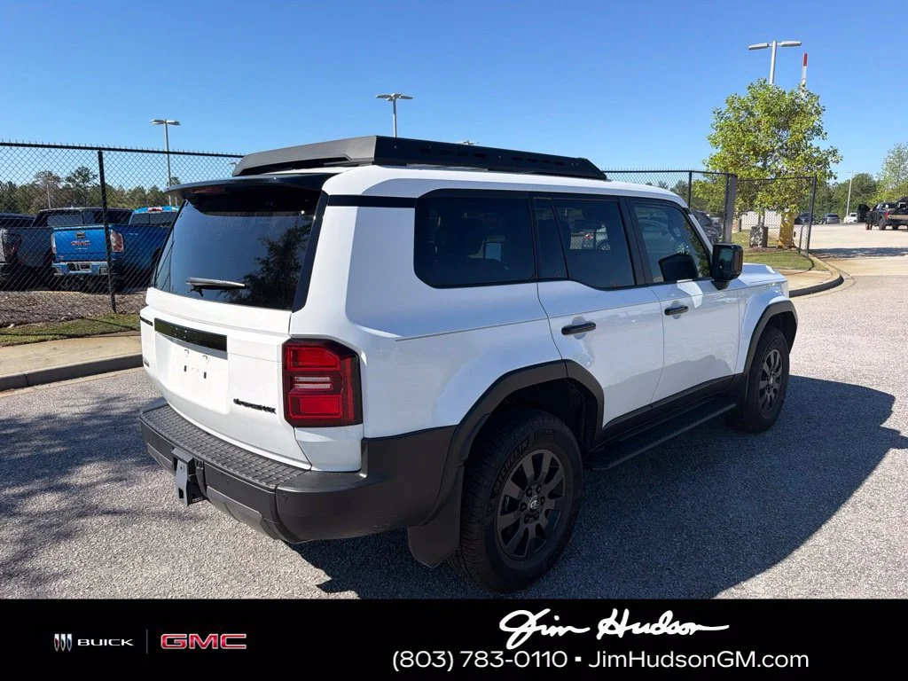 Used 2026  Toyota 4DR 4WD image 5