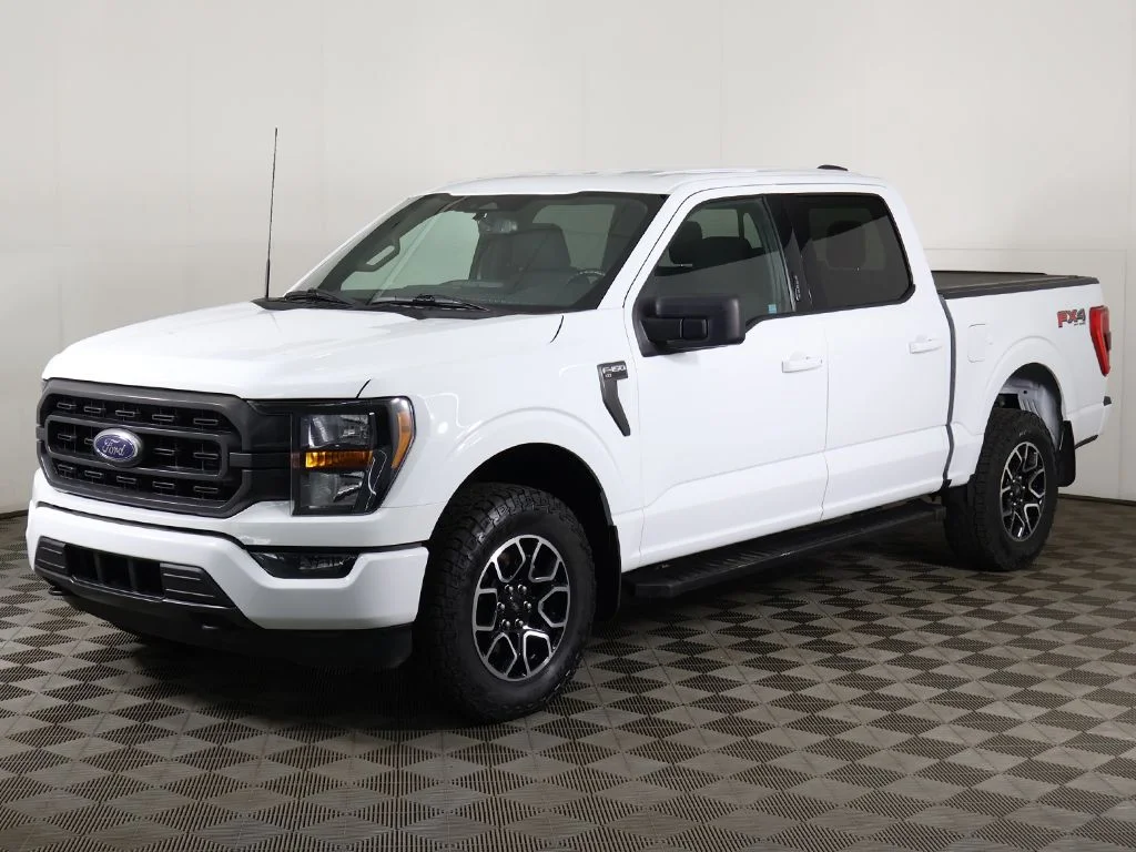 Used 2023 Oxford White Ford XLT image 8