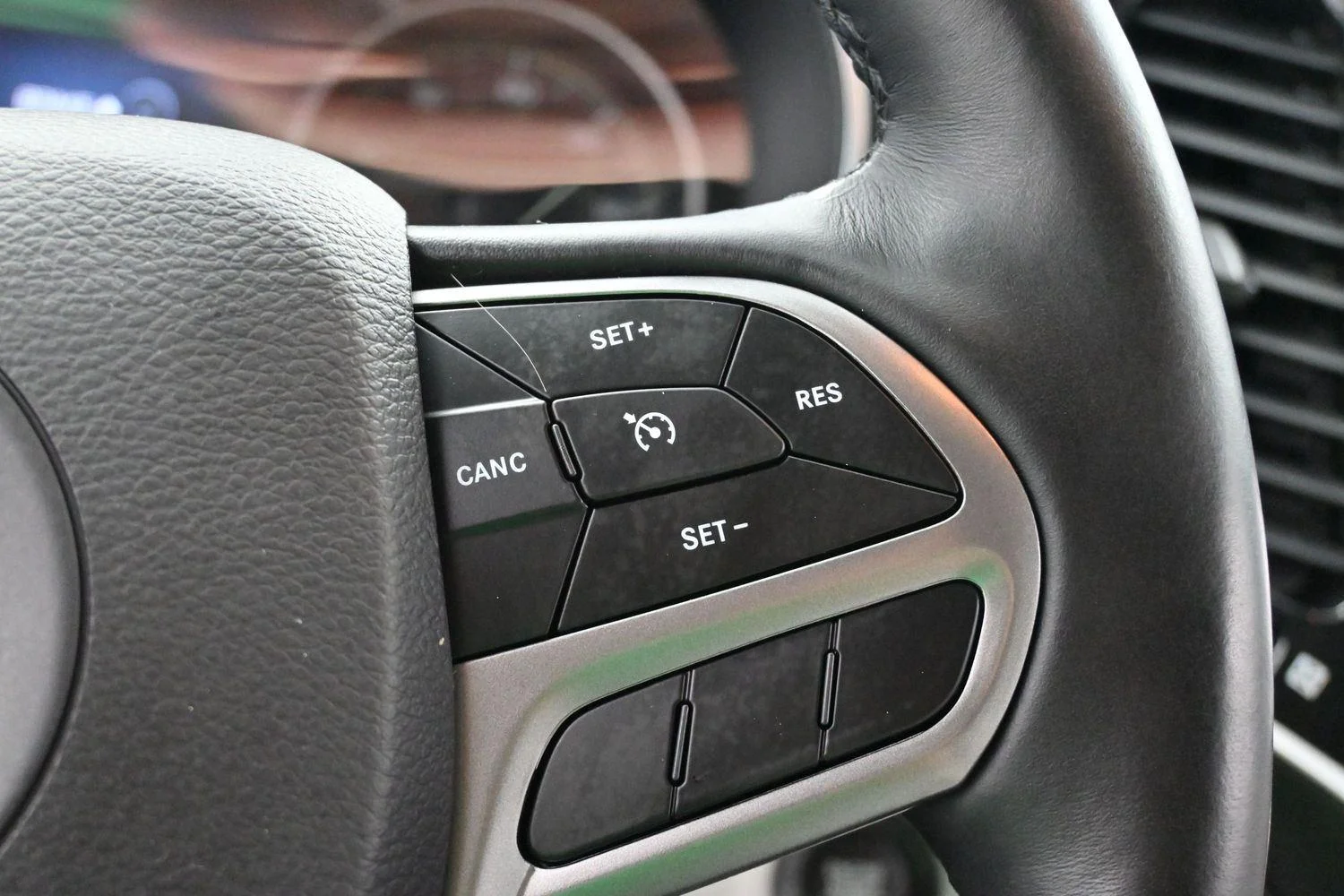 Used 2019 Bright White Clearcoat Jeep Limited image 18