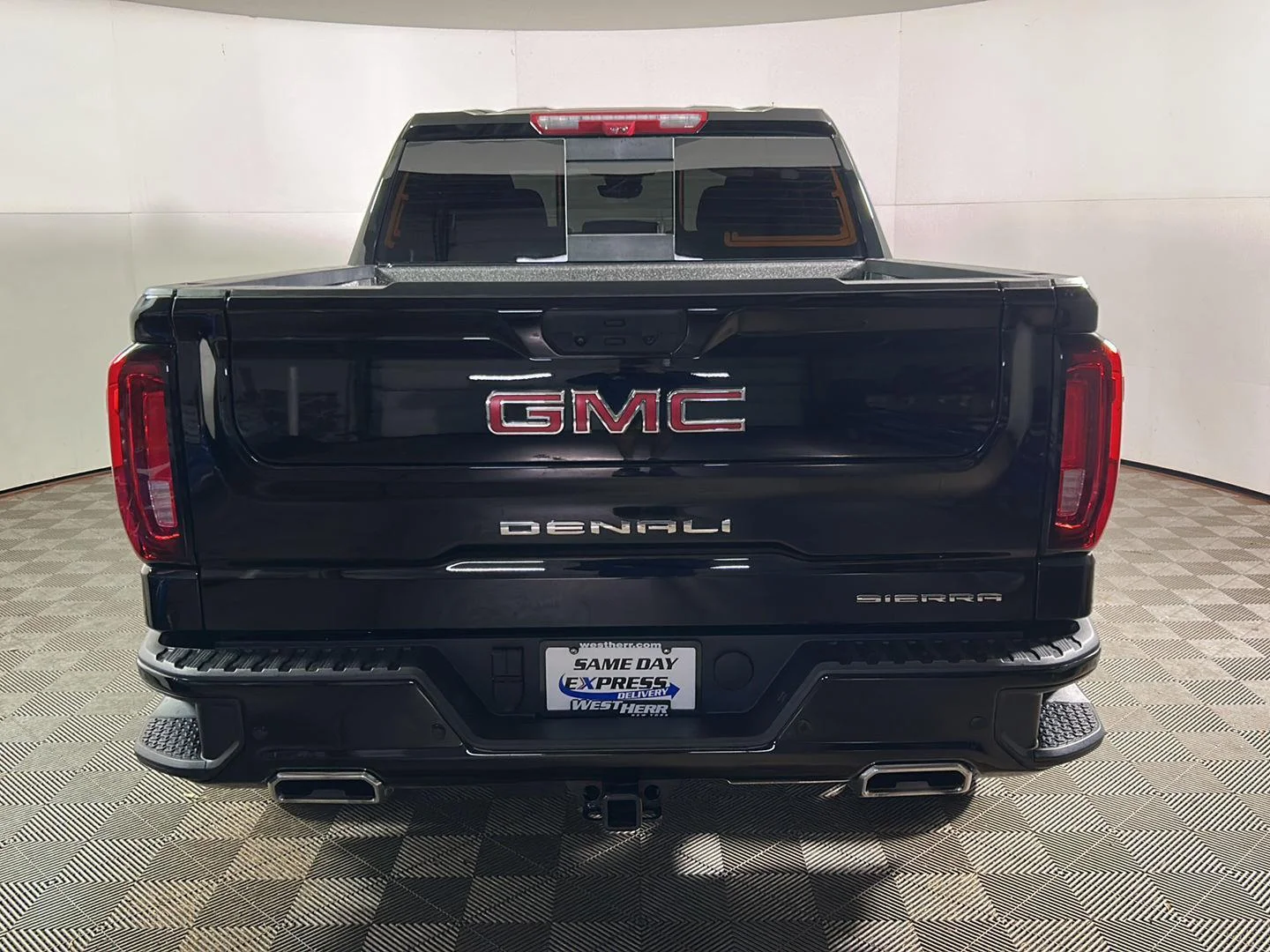 Used 2025 Onyx Black GMC Denali image 7