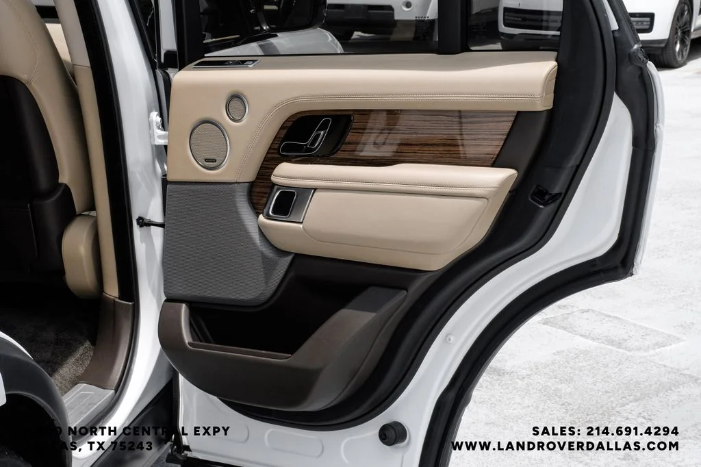Used 2019 Fuji White Land Rover 5.0L V8 Supercharged image 56