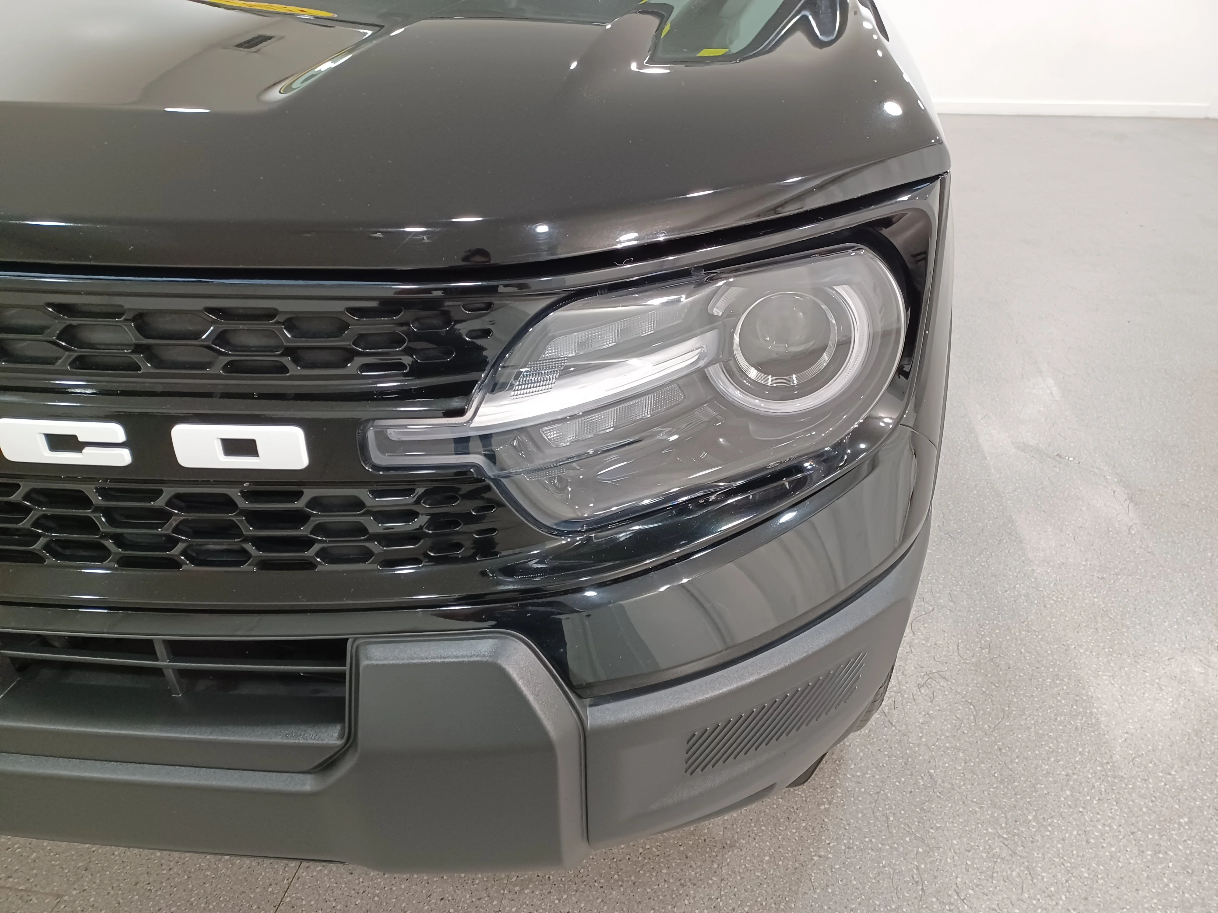 Certified Used 2025 Shadow Black Ford Outer Banks 4x4*Adaptive Cruise | Remote Start | Htd Leather | Htd Wheel | Lane Keep Assist image 5