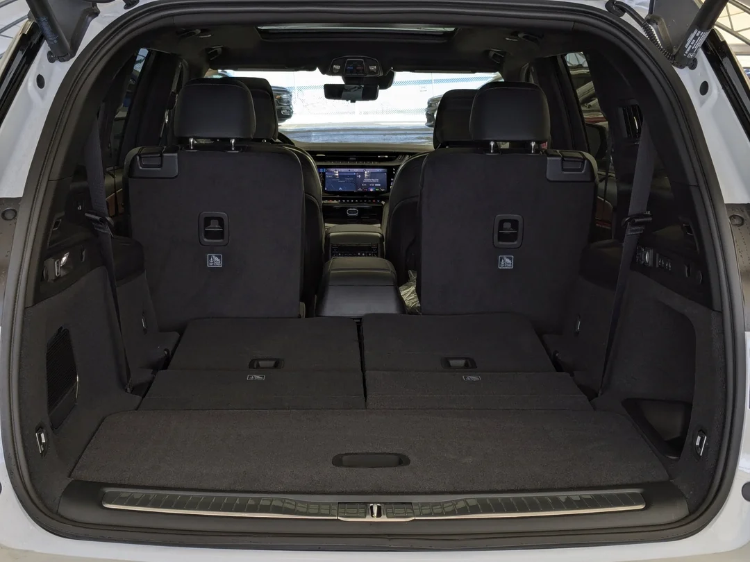 New 2026 White Jeep Summit - - 4x4 - Pano Sunroof - Palermo Lthr - Head-Up Display - Night Vision & More! image 40