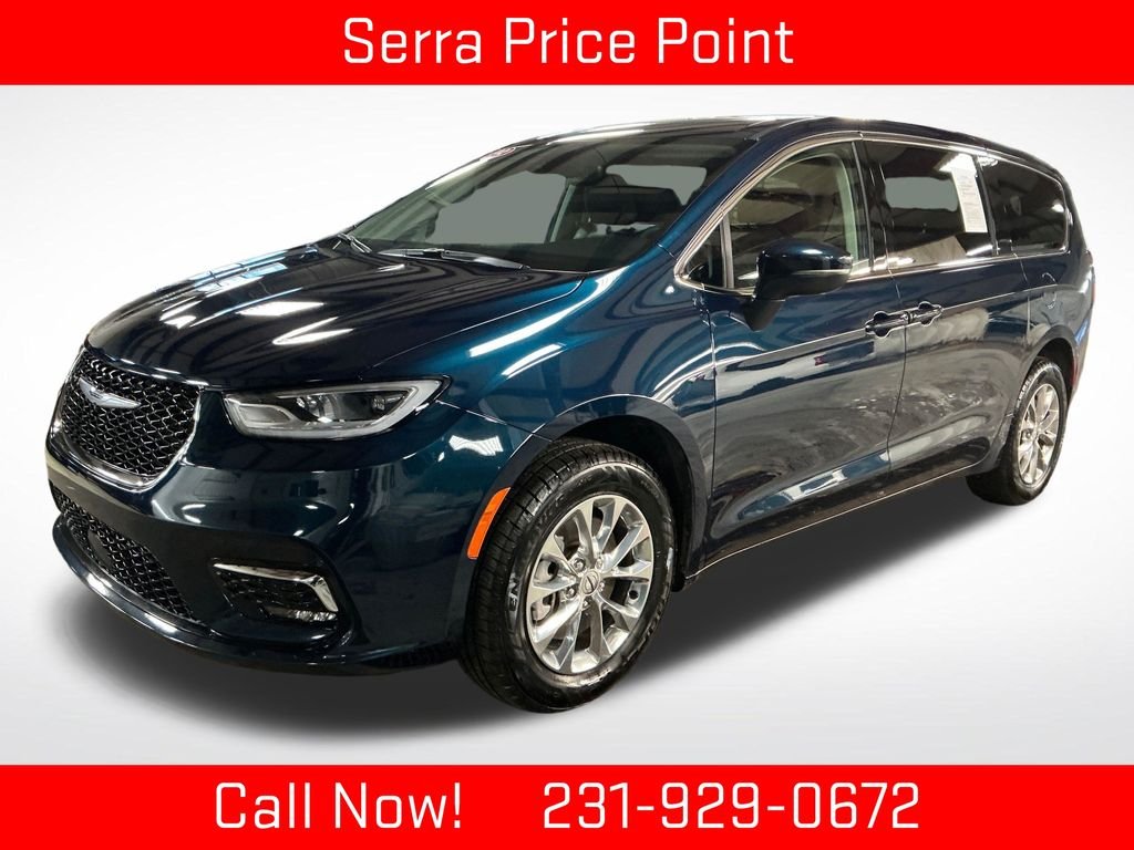 2023 Chrysler Pacifica Touring L AWD's photo