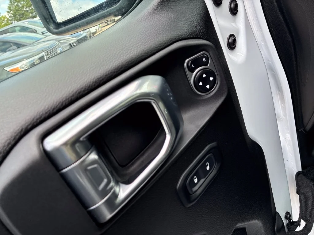 Used 2023 White Jeep Rubicon image 25