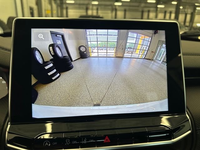 New 2026 Bright White Clear-Coat Exterior Paint Jeep Latitude image 27