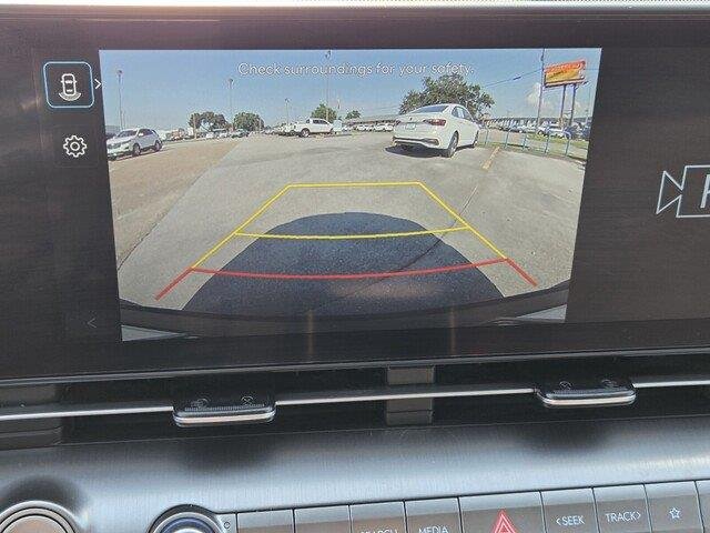 Used 2025 Atlas White Hyundai SEL image 16