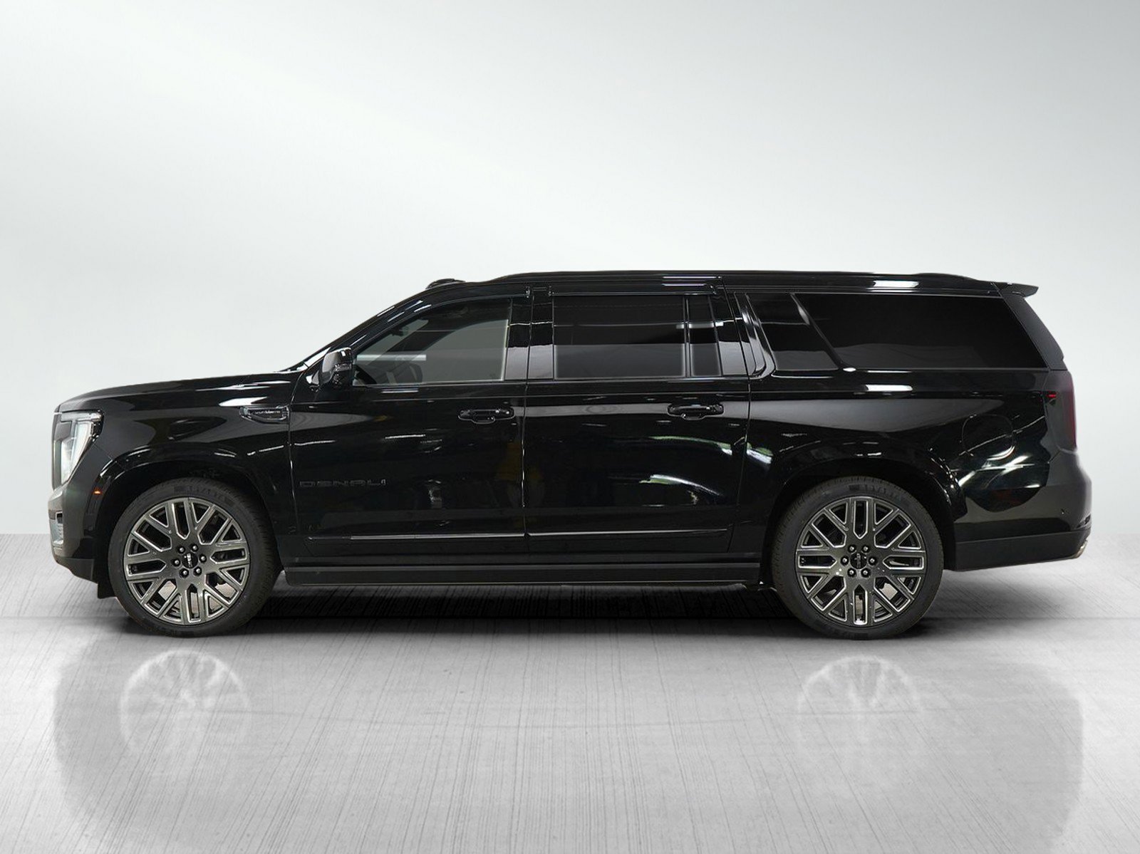 Used 2025 GMC Yukon XL Denali Ultimate with VIN 1GKS2KRL6SR186092 for sale in White Bear Lake, Minnesota