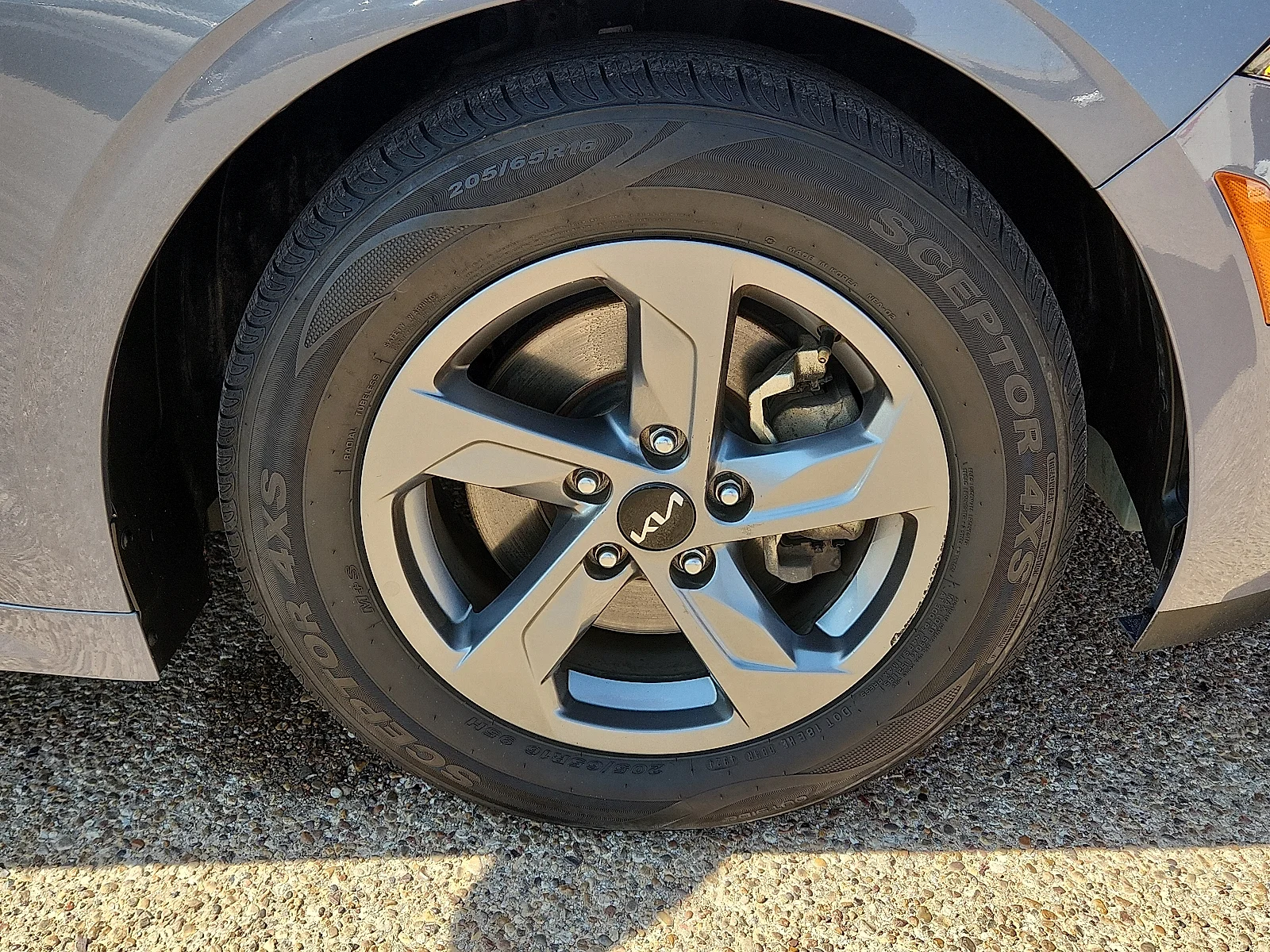 Used 2023 Silver Kia LXS image 7