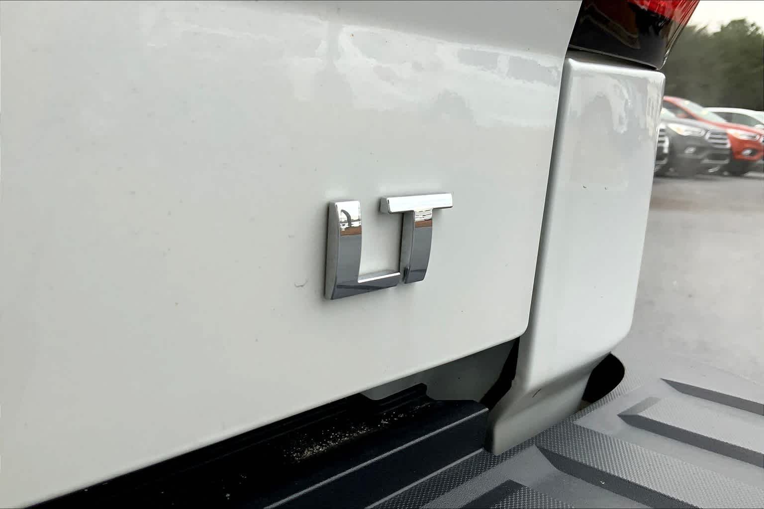 Used 2016 Iridescent Pearl Tricoat Chevrolet LT image 10