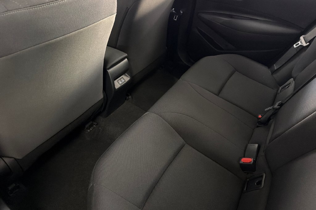 Used 2024  Toyota LE image 17