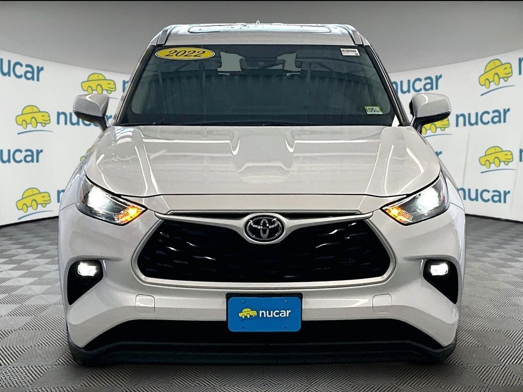 Used 2022 Pearl Toyota XLE image 2