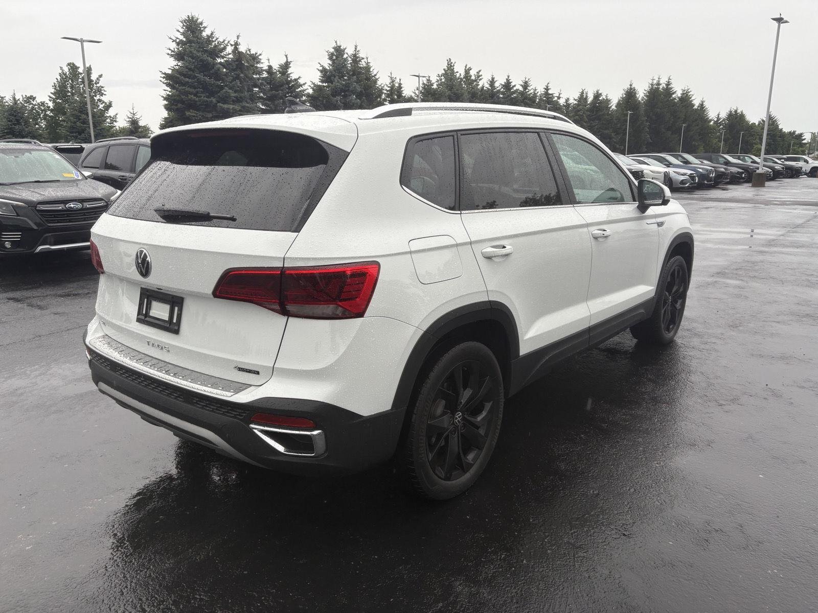 Used 2022 Pure White Volkswagen SE image 4