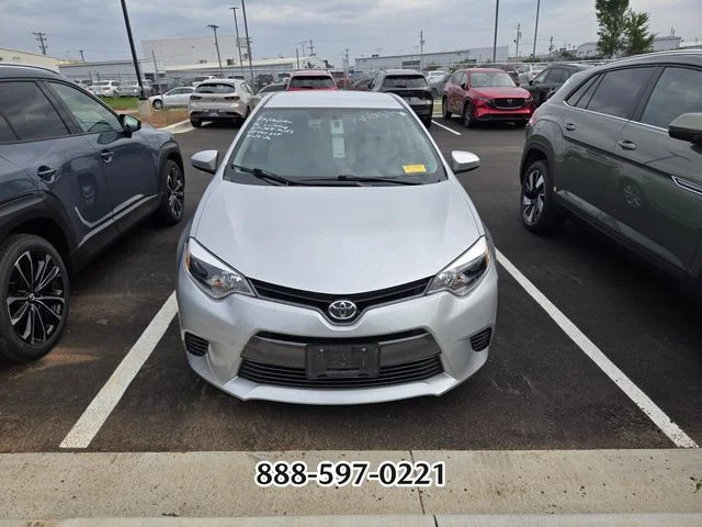 Used 2016 Silver Toyota LE image 10