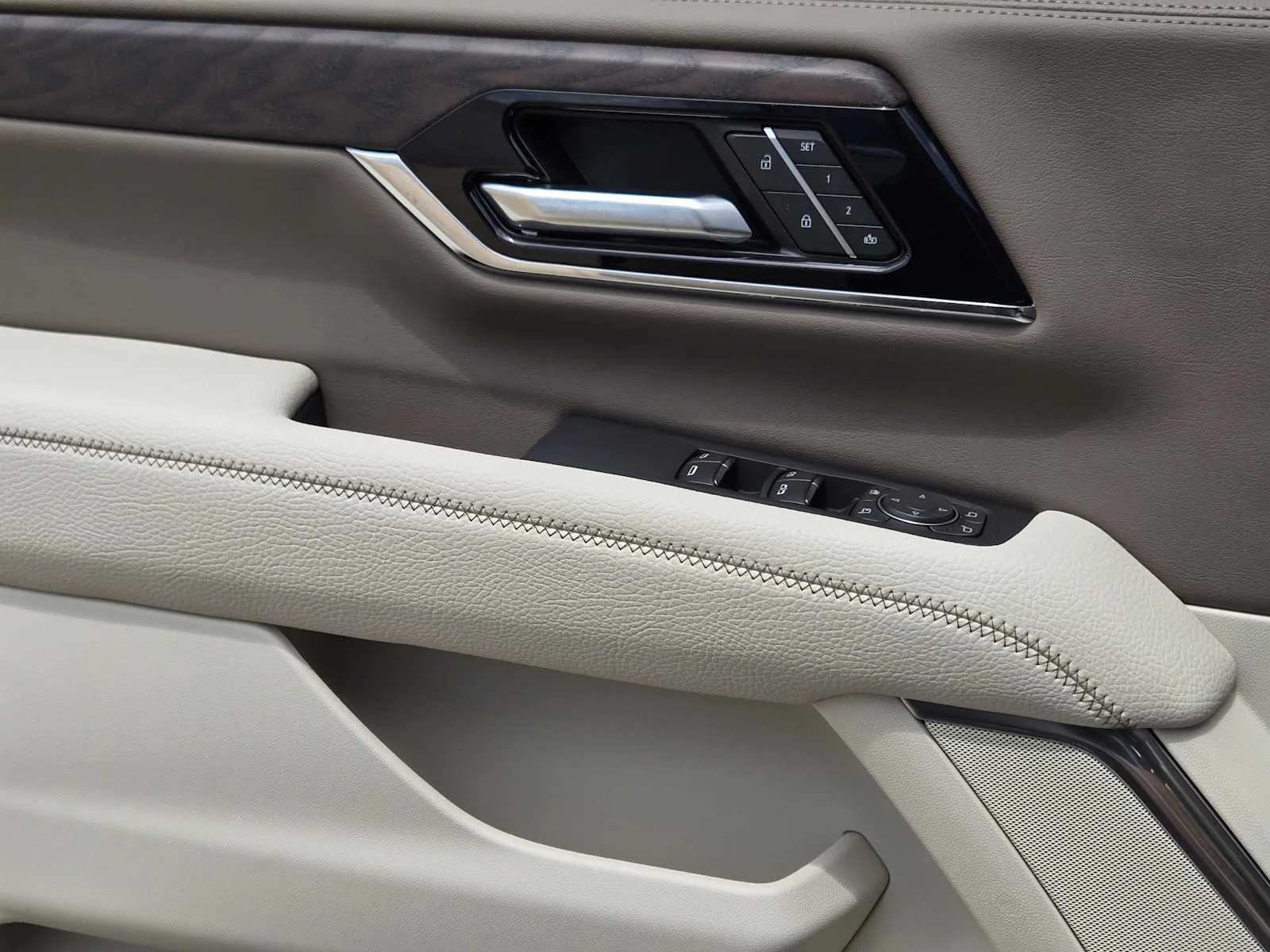2026 GMC Yukon XL Denali - Photo 15