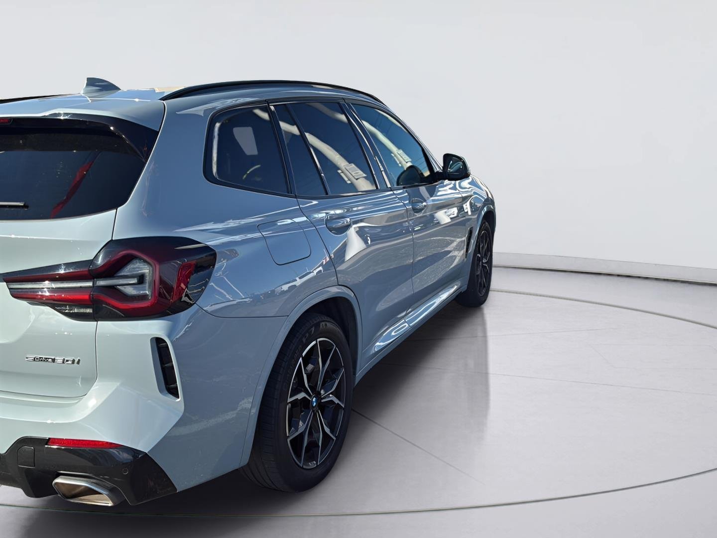 Used 2022 Brooklyn Grey Metallic BMW sDrive30i image 4