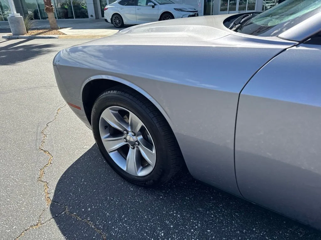 Used 2017 Silver Dodge SXT image 9