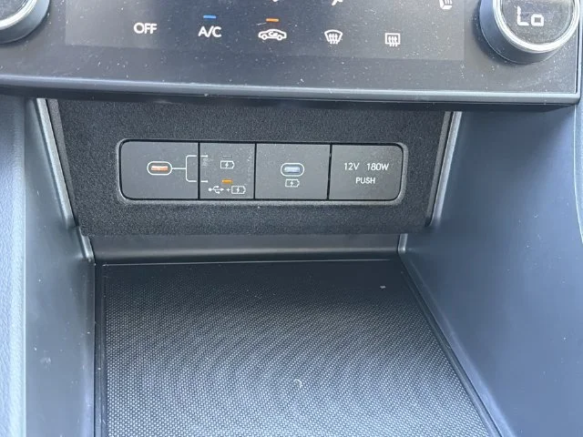 Used 2025 White Hyundai SEL image 21