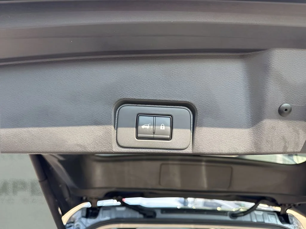 Used 2025 Gray Nissan SV image 28