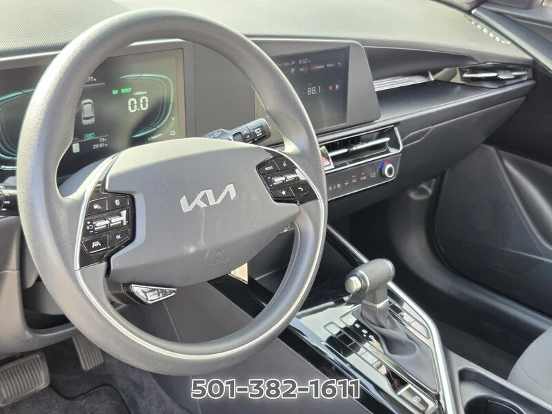 Used 2025 Snow White Pearl KIA LX FWD image 8