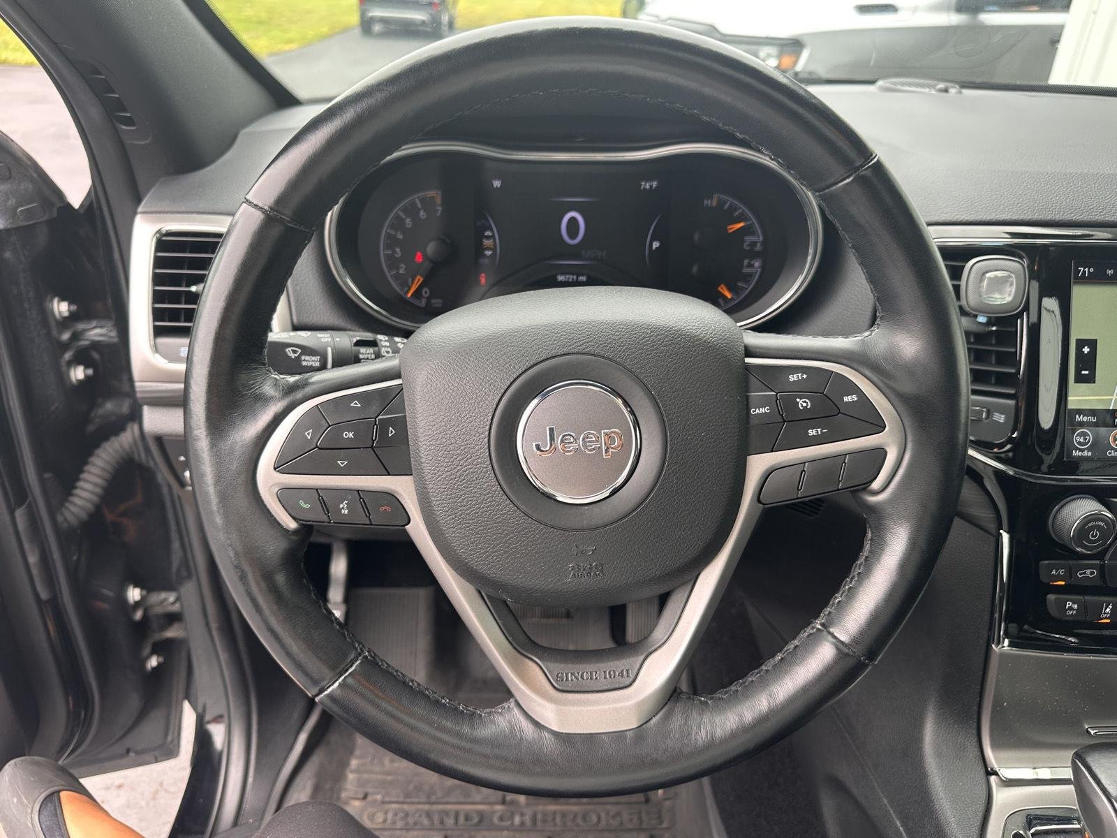Used 2021 Diamond Black Crystal Pearlcoat Jeep Laredo X image 15