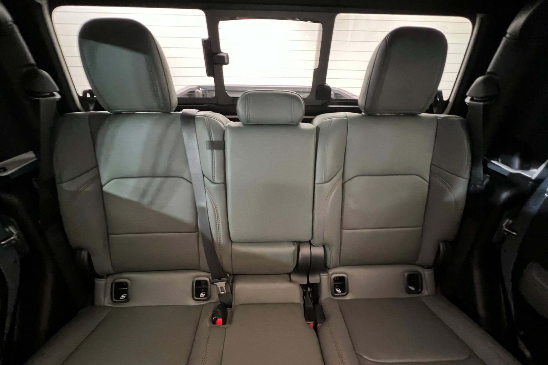 New 2025 Anvil Clearcoat Jeep Mojave X image 25