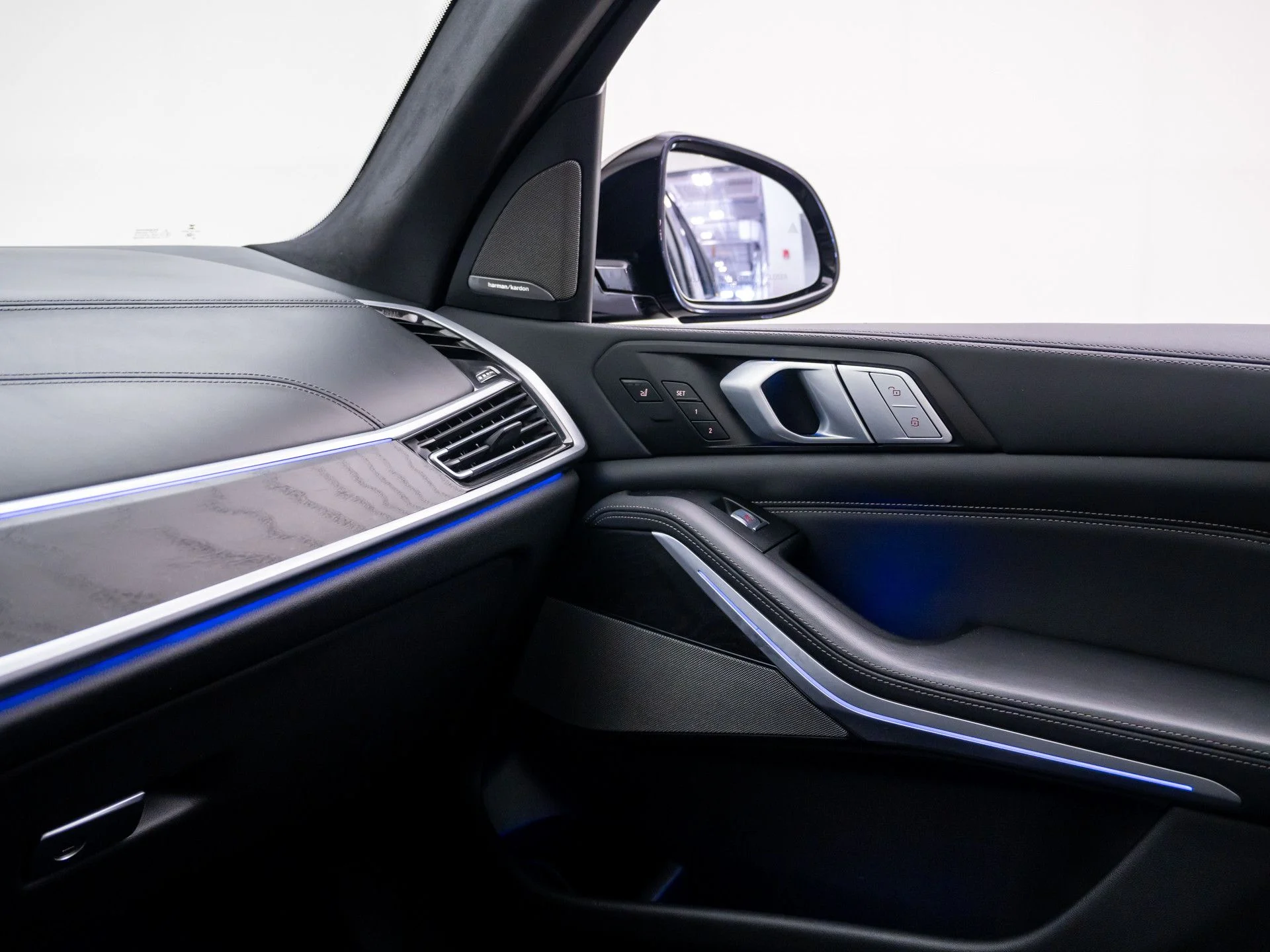 Used 2022 Black BMW M50i image 34