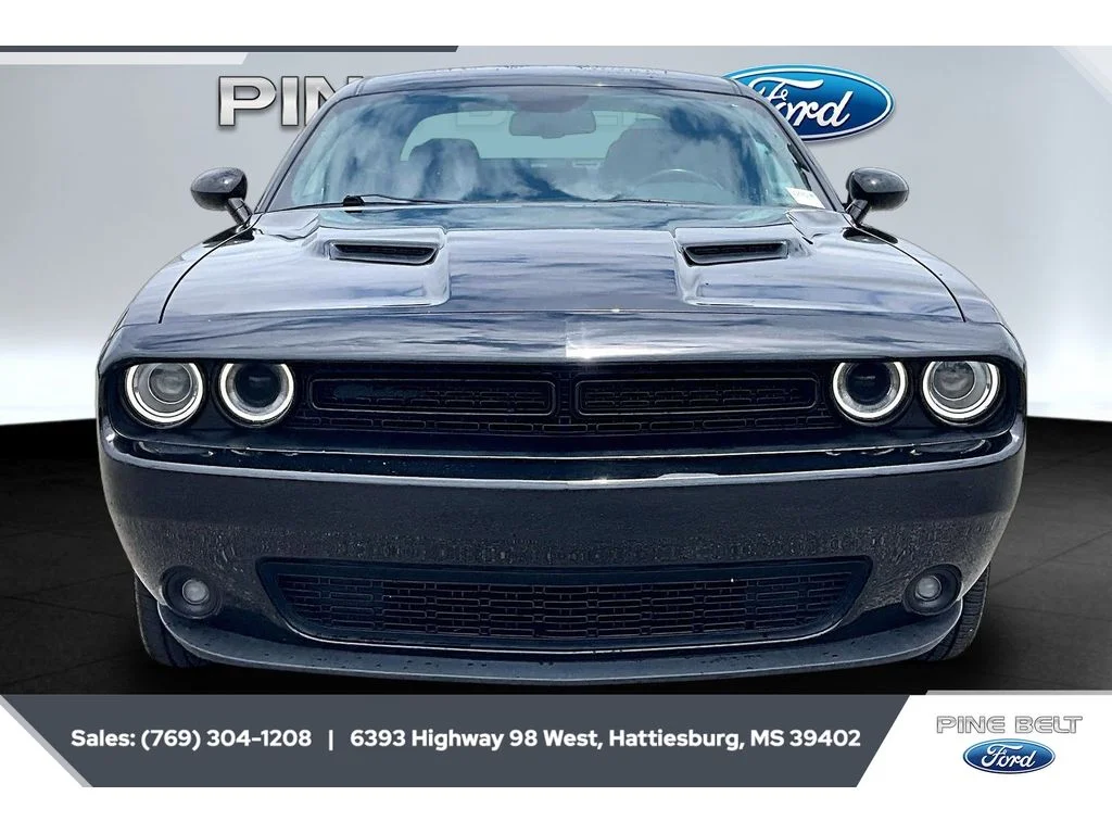 Used 2020 Pitch Black Clearcoat Dodge SXT image 3