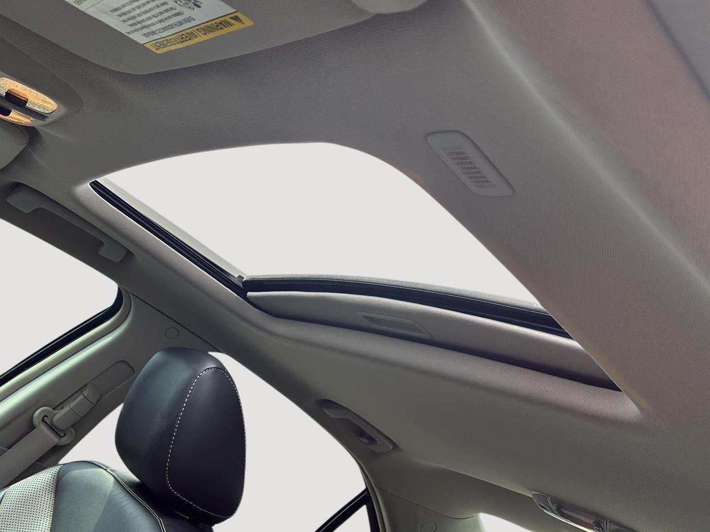 Used 2010 GOLD Mercury Premier image 6