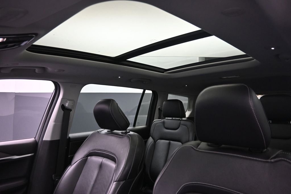 Used 2023 White/off-white Jeep Limited image 23