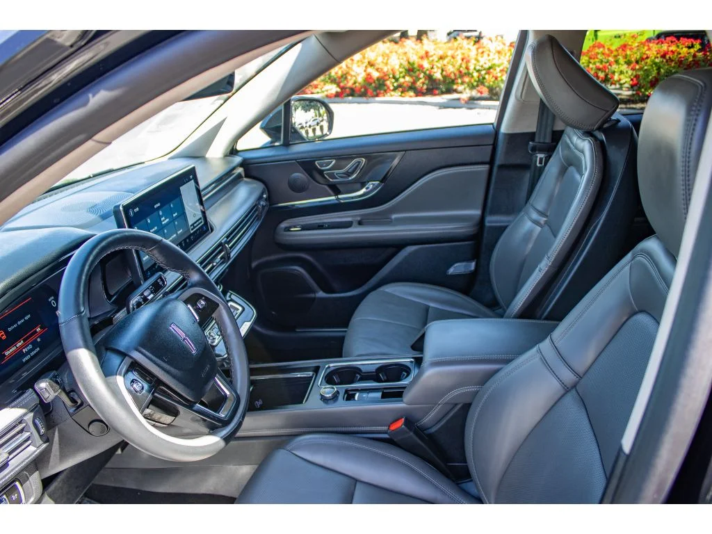 Used 2025 Infinite Black Metallic Clearcoat Lincoln Reserve image 29